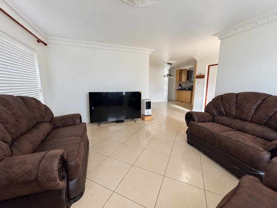 To Let 3 Bedroom Property for Rent in Eikenbosch Western Cape